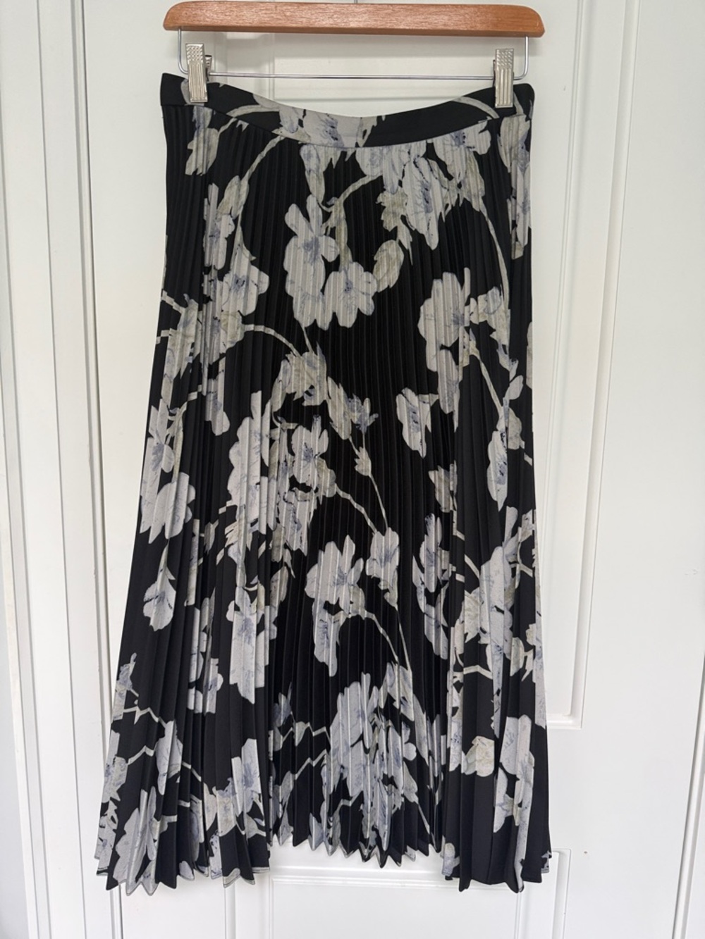 Club Monaco Black Pleated Midi Skirt with White Floral Print